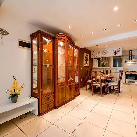 Classic And Smart With Terrace - Two Bedroom With Terrace Apartamento *