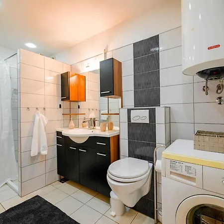 Classic And Smart With Terrace - Two Bedroom With Terrace