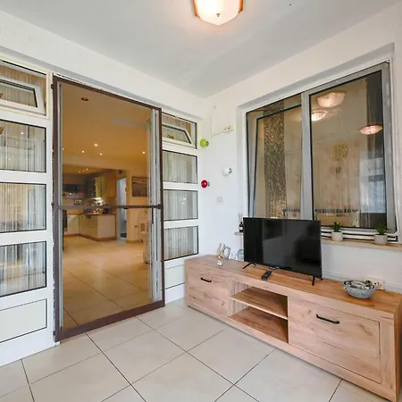Classic And Smart With Terrace - Two Bedroom With Terrace