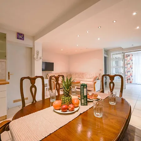 Classic And Smart With Terrace - Two Bedroom With Terrace *