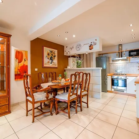 Classic And Smart With Terrace - Two Bedroom With Terrace Rovinj